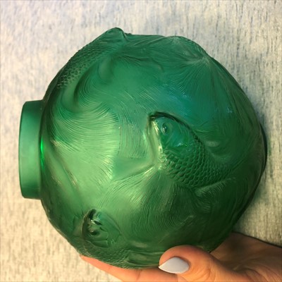 Lot 1203 - AN EARLY 20TH CENTURY RENE LALIQUE 'FORMOSE' GREEN GLASS VASE
