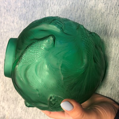 Lot 1203 - AN EARLY 20TH CENTURY RENE LALIQUE 'FORMOSE' GREEN GLASS VASE