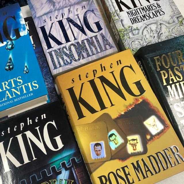 Lot 198 - A LOT OF ELEVEN STEPHEN KING BOOKS