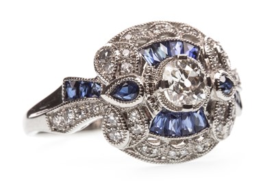 Lot 83 - A SAPPHIRE AND DIAMOND RING