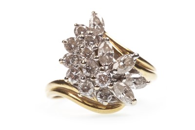 Lot 127 - A DIAMOND CLUSTER RING
