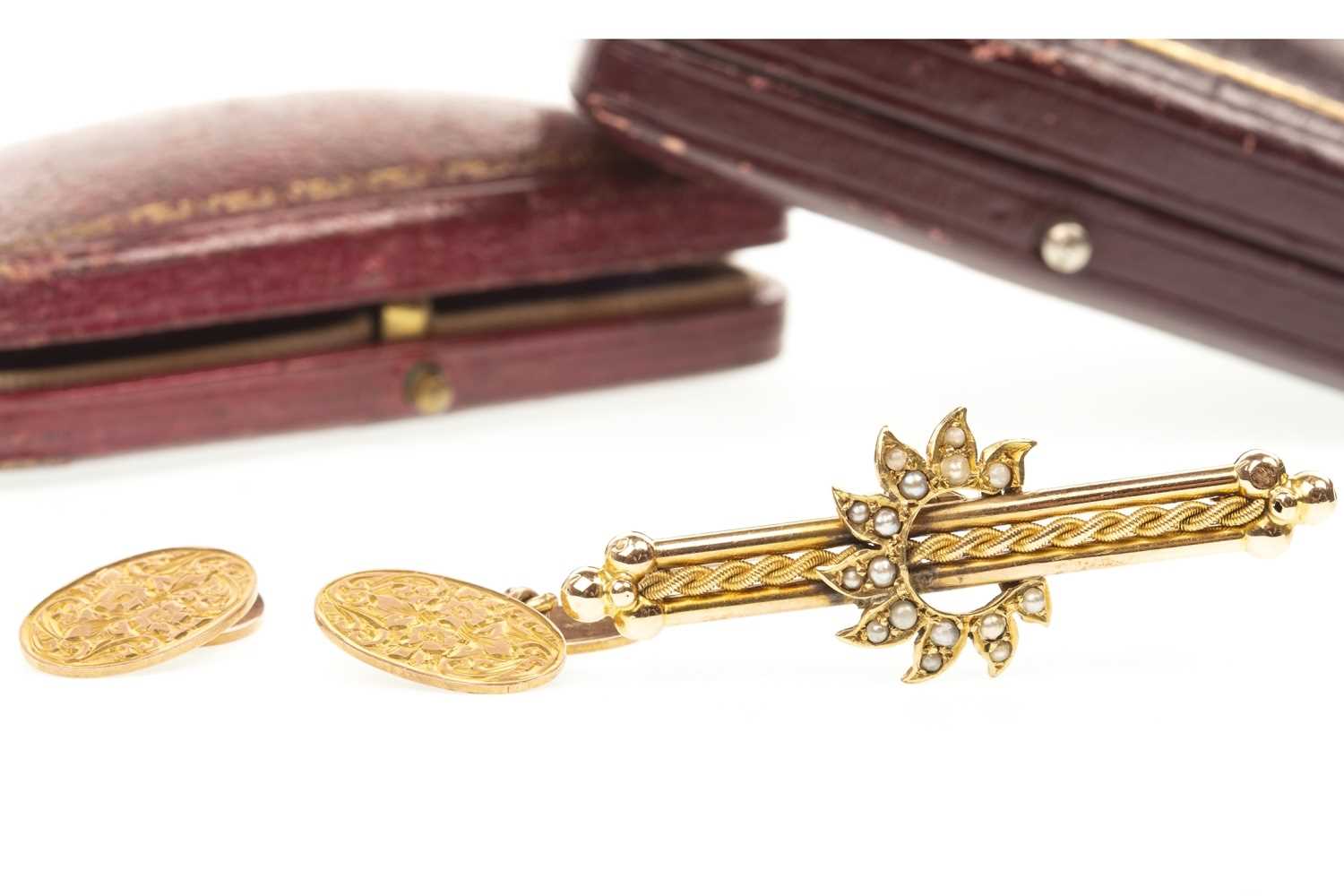 Lot 136 - A SEED PEARL BAR BROOCH AND A PAIR OF CUFFLINKS