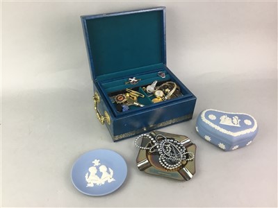 Lot 142 - A LOT OF WADE AND OTHER CERAMICS, JEWELLERY AND WATCHES