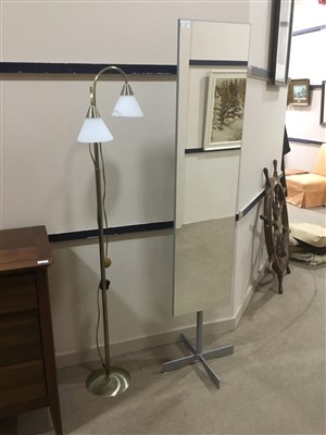 Lot 206 - A LARGE MODERN FREE STANDING MIRROR AND A MODERN UPLIGHTER