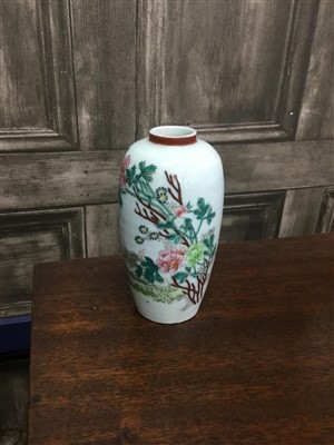 Lot 154 - A 20TH CENTURY CHINESE VASE