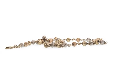 Lot 156 - A GOLD SPHERE NECKLACE