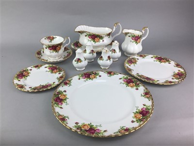 Lot 311 - A ROYAL ALBERT 'OLD COUNTRY ROSES' PART DINNER SERVICE