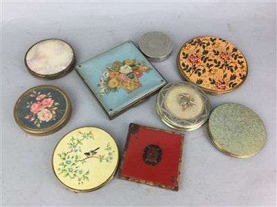 Lot 185 - A COLLECTION OF VINTAGE AND OTHER COMPACTS