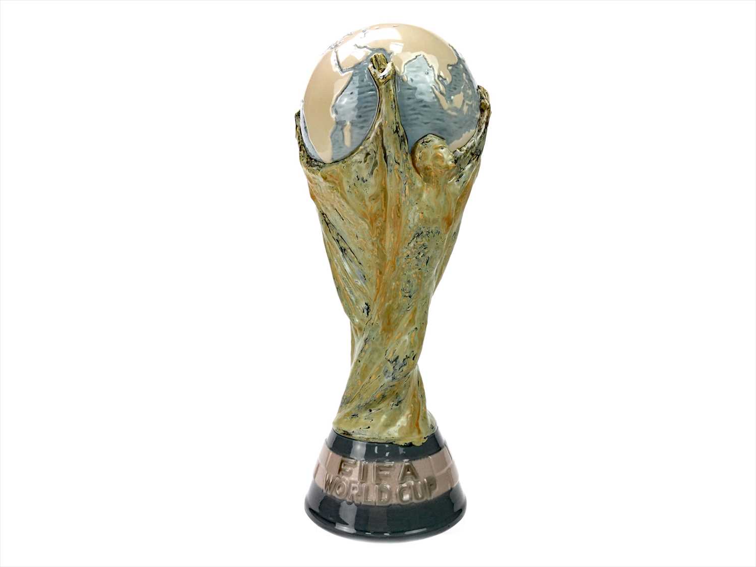 Lot 1711 - A LLADRO PORCELAIN MODEL OF THE FIFA WORLD CUP TROPHY