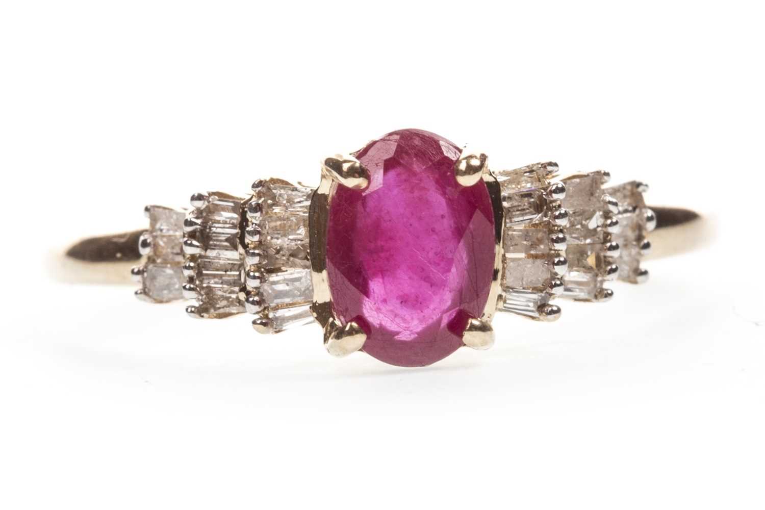 Lot 179 - A RUBY AND DIAMOND RING