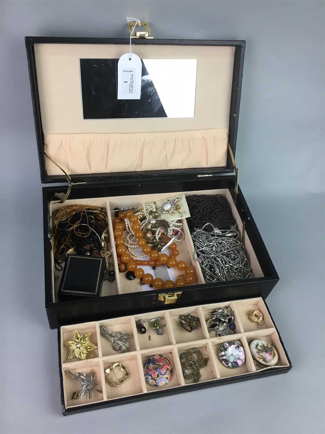 Lot 1 - A LOT OF COSTUME JEWELLERY CONTAINED IN A SIMULATED SNAKESKIN CASE