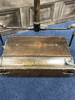 Lot 27 - AN EARLY 20TH CENTURY FLOOR CLEANER
