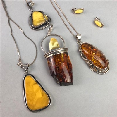 Lot 39 - A PAIR OF BALTIC AMBER EARRINGS AND OTHER JEWELLERY