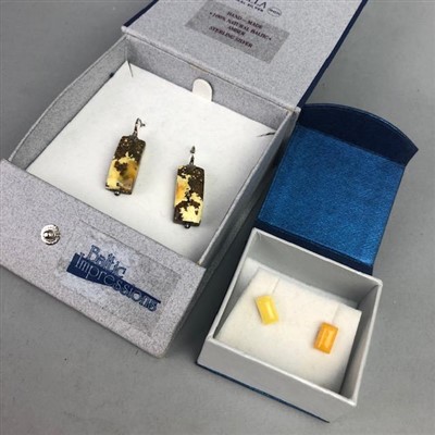 Lot 39 - A PAIR OF BALTIC AMBER EARRINGS AND OTHER JEWELLERY