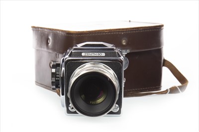 Lot 1109 - A ZENITH 80 CAMERA IN FITTED CASE