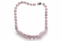 Lot 132 - PEARL NECKLACE formed by pearls with pink...