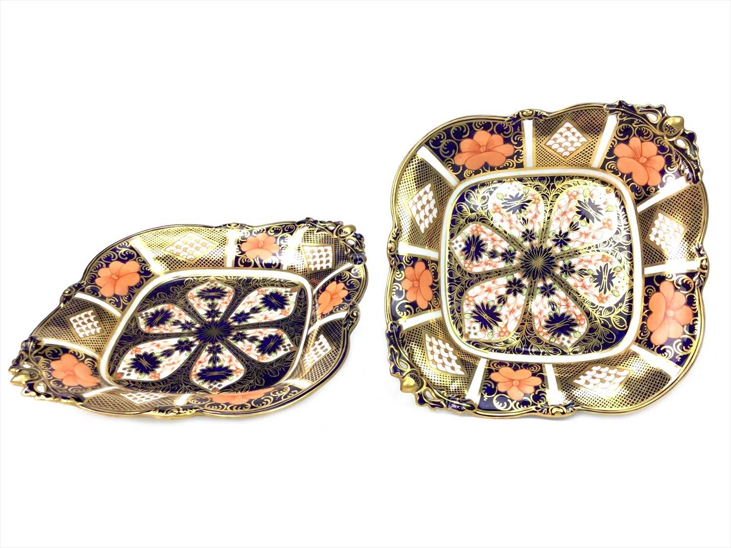 Lot 1222 - A PAIR OF ROYAL CROWN DERBY 'IMARI' PATTERN COMPORTS