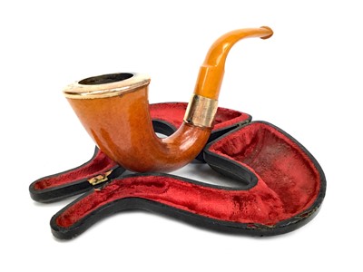 Lot 809 - AN EDWARDIAN GOLD MOUNTED MEERSCHAUM AND AMBER PIPE