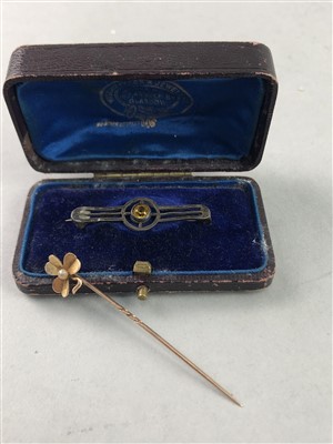 Lot 85 - A LOT OF EARLY 20TH CENTURY JEWELLERY AND WATCHES