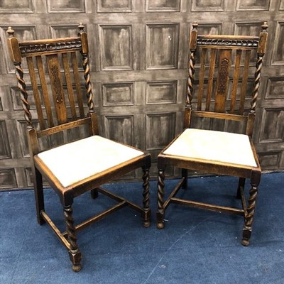 Lot 278 - A SET OF FOUR OAK DINING CHAIRS