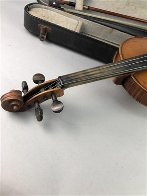 Lot 173 - A VINTAGE VIOLIN WITH BOW