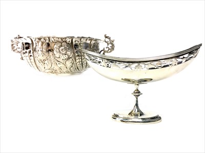 Lot 833 - A VICTORIAN SILVER TWIN HANDLED BOWL ALONG WITH AN OPEN SALT