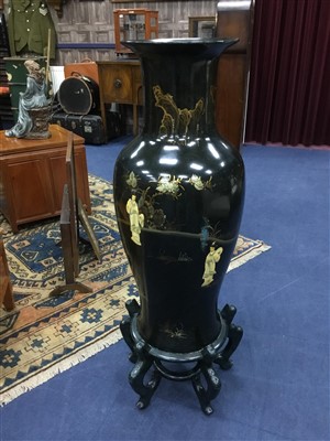 Lot 228 - A LARGE CHINESE BALUSTER VASE
