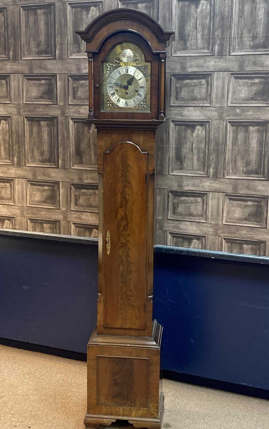 Lot 1113 - AN EARLY 20TH CENTURY GRANDMOTHER CLOCK