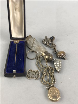 Lot 324 - A VICTORIAN BRISTOL BLUE DOUBLE ENDED SCENT BOTTLE AND OTHER PERIOD ITEMS