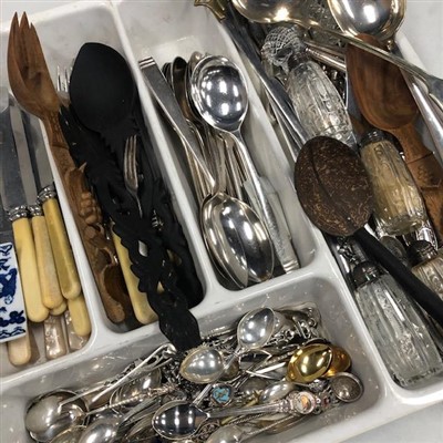Lot 406 - A LOT OF SILVER PLATED CUTLERY AND OTHER COLLECTABLE ITEMS