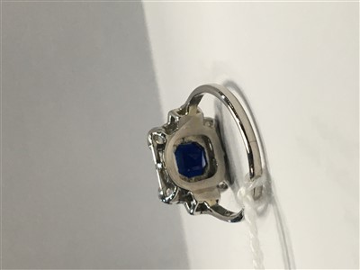 Lot 54 - A BLUE GEM AND DIAMOND RING