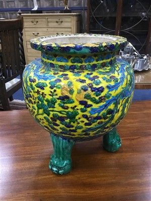 Lot 419 - A 20TH CENTURY CHINESE POLYCHROME VESSEL