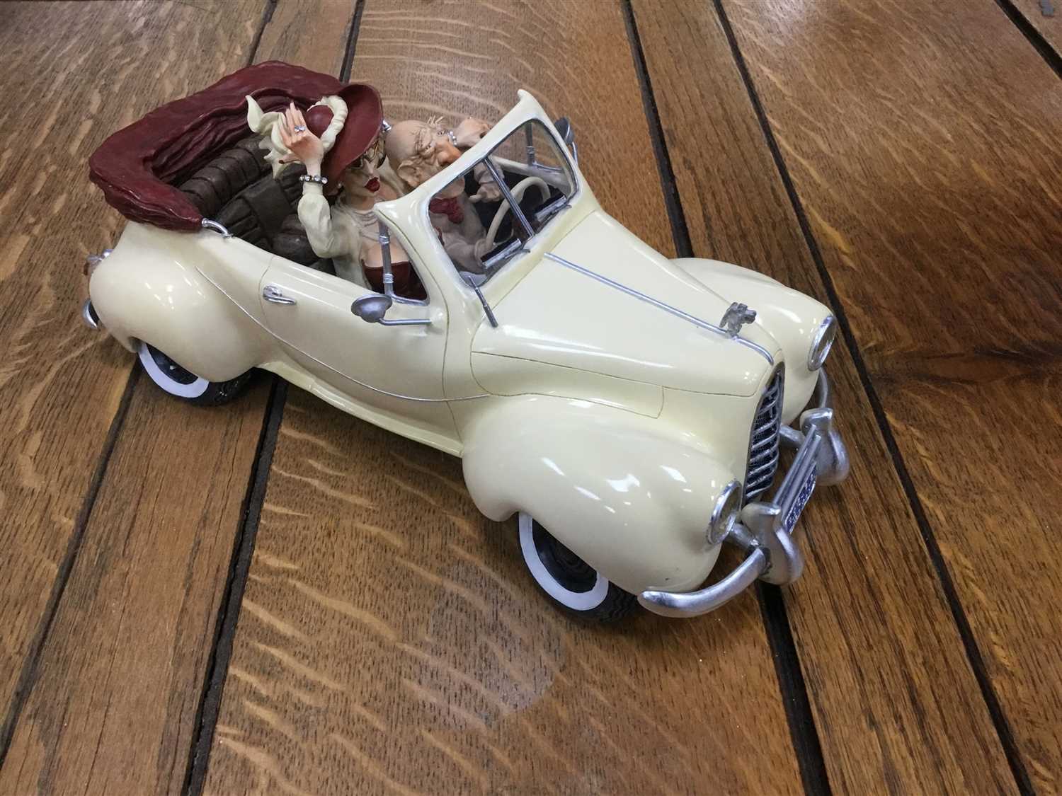 Lot 424 - A GUILLERMO FORCHINO COMIC ART MODEL CAR
