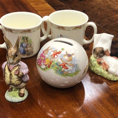 Lot 423 - A BUNNYKINS MONEY BANK, CHILDRENS CUPS AND TWO MR BENJAMIN FIGURES