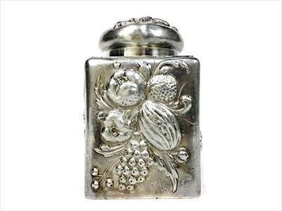 Lot 840 - AN EARLY 20TH CENTURY CONTINENTAL SILVER CADDY