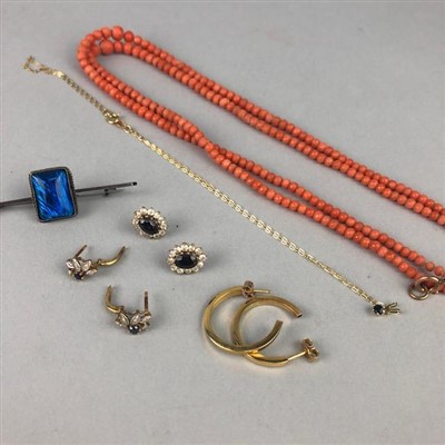 Lot 22 - A LOT OF THREE PAIRS OF EARRINGS AND A BROOCH