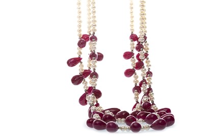 Lot 122 - A PEARL AND PINK GEM SET NECKLACE