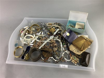 Lot 46 - A LOT OF COSTUME JEWELLERY AND WATCHES