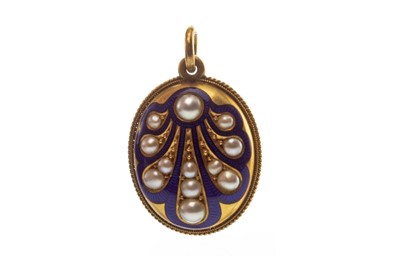 Lot 125 - A VICTORIAN ENAMEL AND PEARL PENDANT