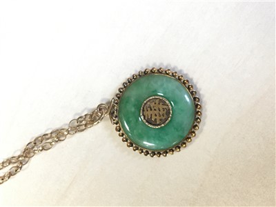 Lot 129 - A GREEN HARDSTONE SET PENDANT AND RING