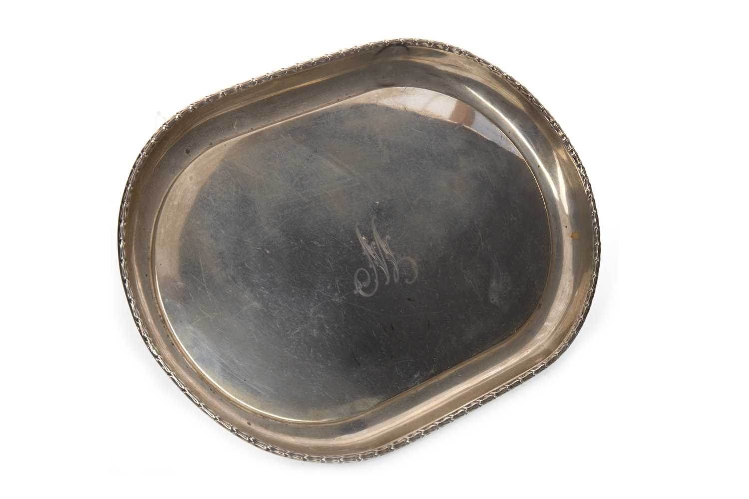 Lot 842 - AN EARLY 20TH CENTURY SILVER TRAY