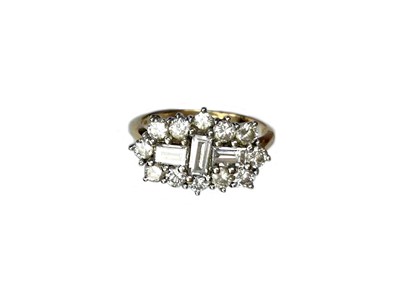 Lot 131 - A DIAMOND CLUSTER RING