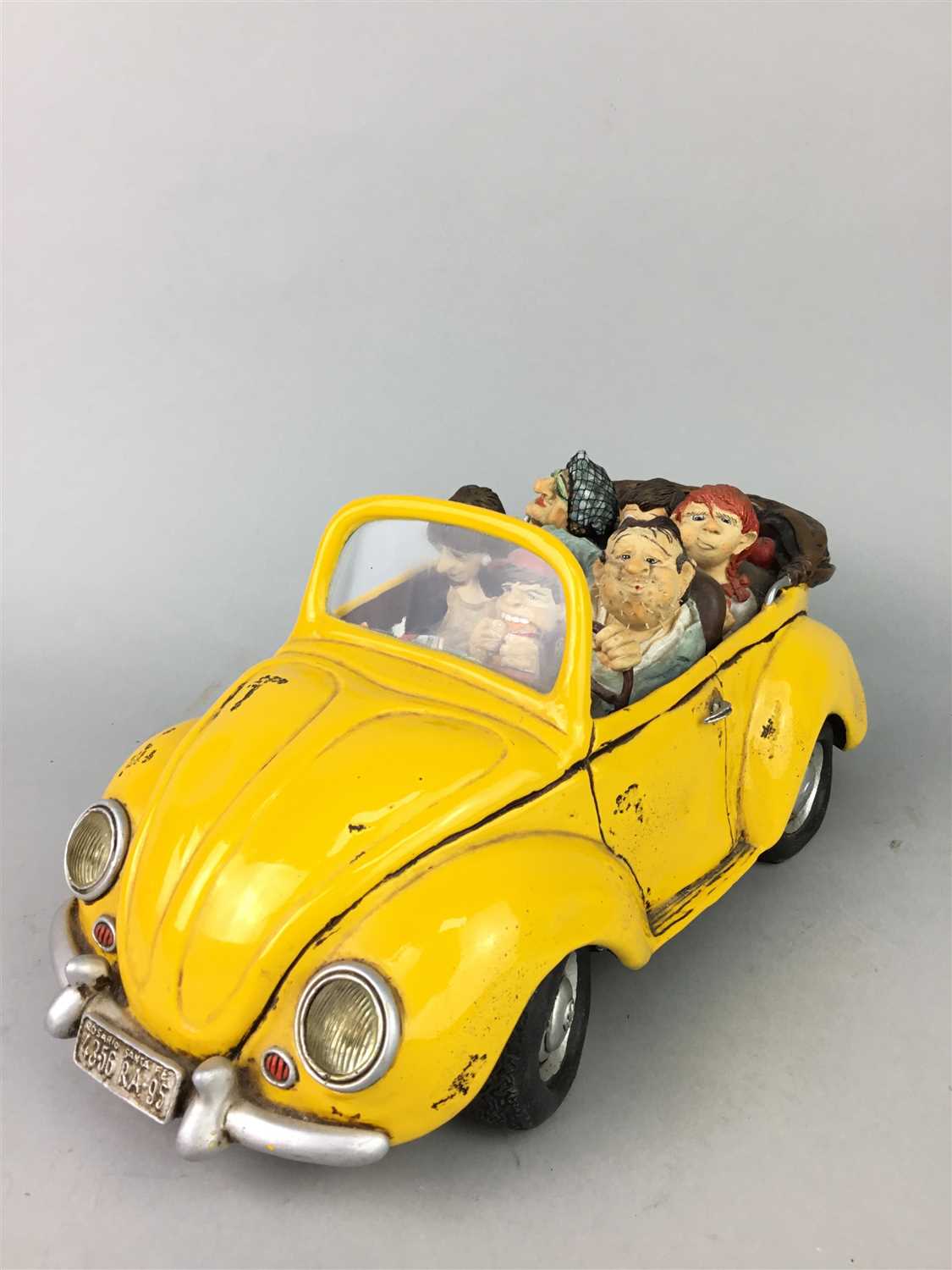 Lot 164 - A FIGURE GROUP OF A FAMILY DRIVING A VW BEATLE AND THREE OTHER VEHICLES