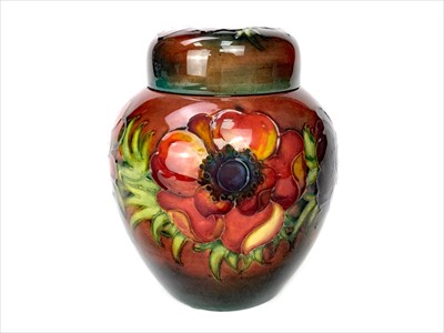 Lot 1257 - A MID-CENTURY MOORCROFT GINGER JAR AND COVER