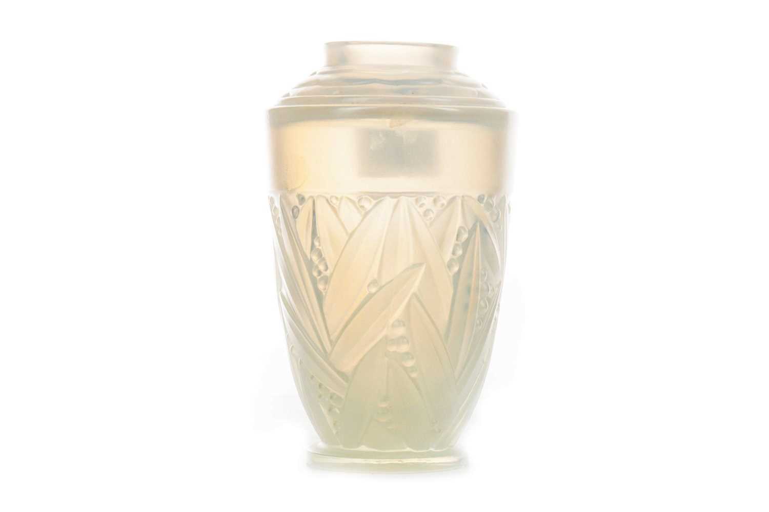 Lot 1207 - A SABINO OPALESCENT GLASS VASE