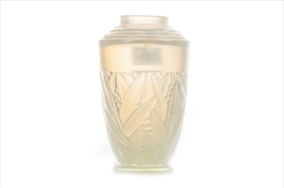 Lot 1207 - A SABINO OPALESCENT GLASS VASE
