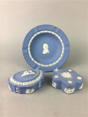 Lot 298 - A LOT OF CERAMICS INCLUDING WEDGWOOD AND CARLTON WARE