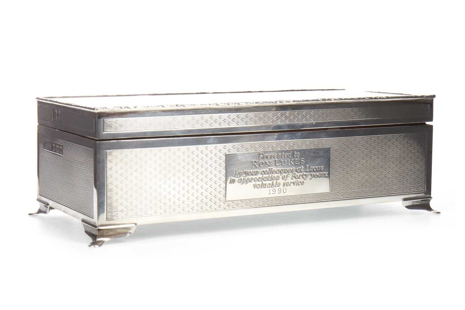 Lot 857 - A CONTEMPORARY SILVER CIGARETTE CASKET