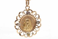Lot 262 - NINE CARAT GOLD PENDANT ON CHAIN the pendant...