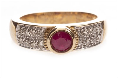 Lot 317 - A RED GEM AND DIAMOND RING
